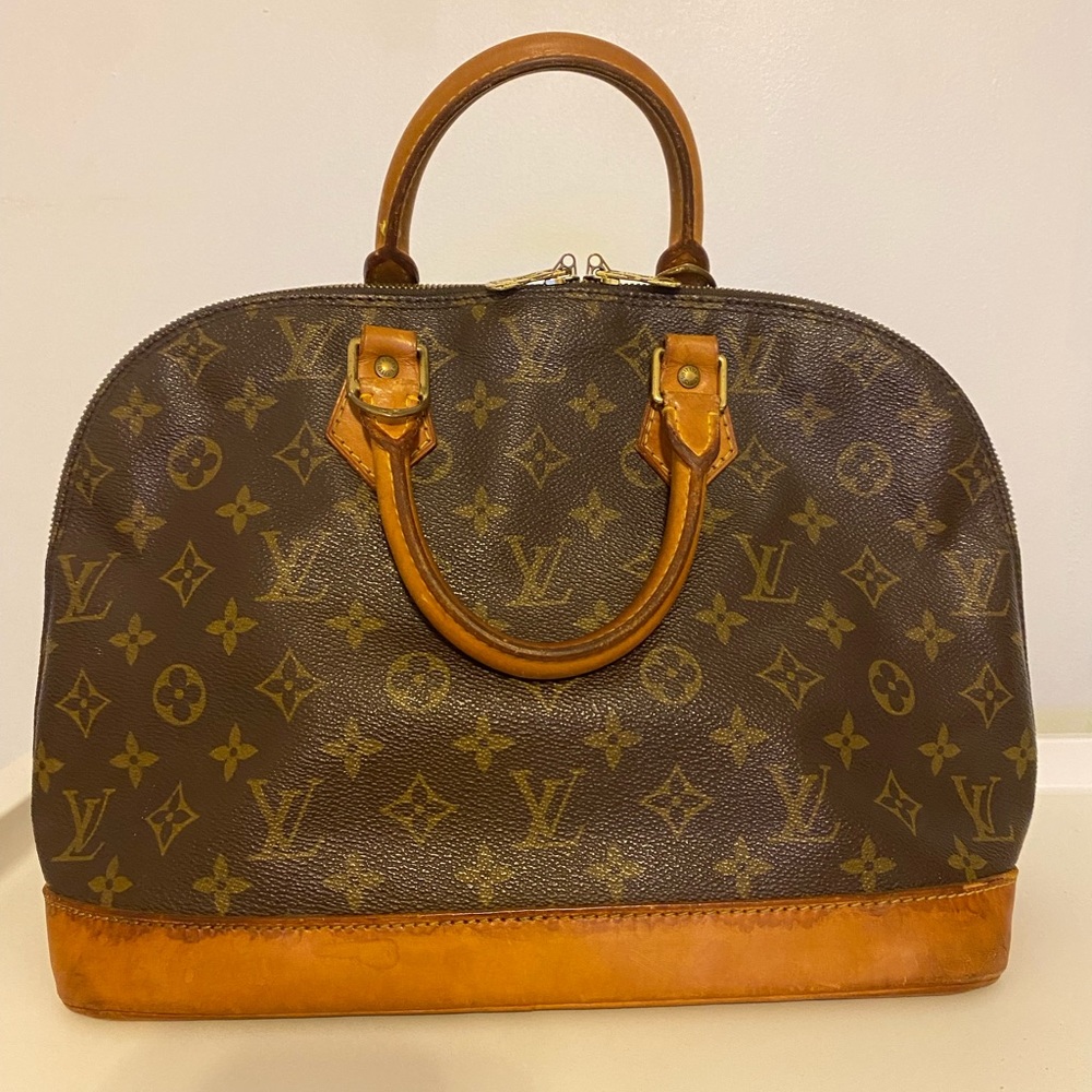 (SOLD).  🛑 Authentic LV Alma Monogram